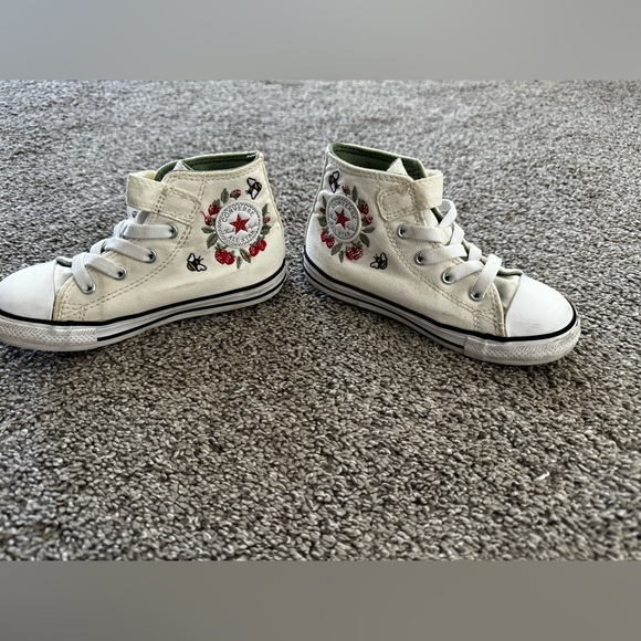 Toddler converse size 10 - Picture 12 of 12